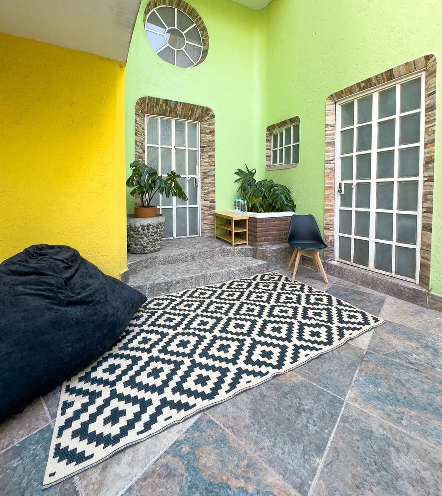 Patio · bloque de color verde y amarillo