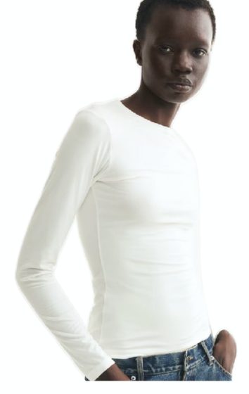Playera blanca de manga larga · mujer