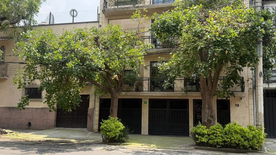Edificio boutique de piedra, no. 18